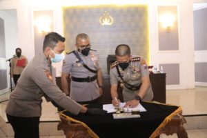 Penandatanganan berita acara sertijab